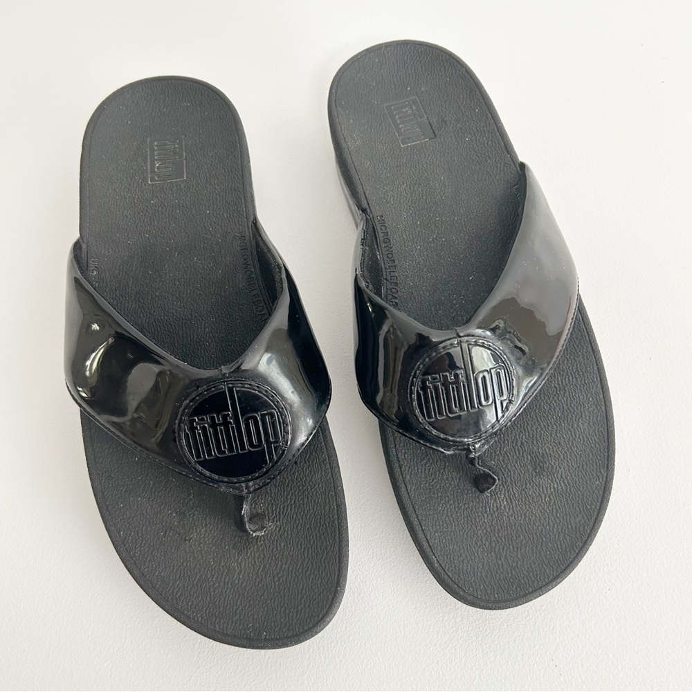 FITFLOP | Women’s Black Patent Thong Sandals Size 7